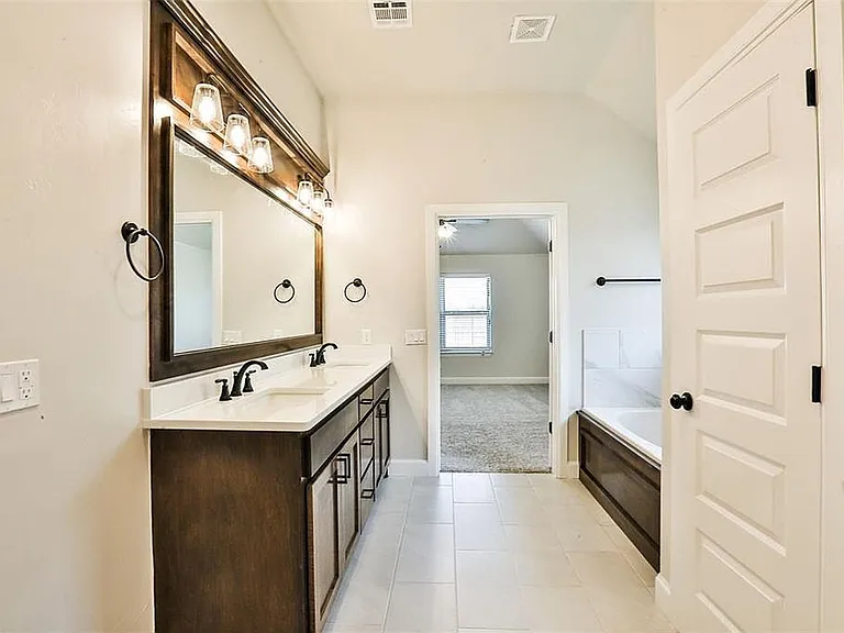 9301 SW 44th Ter — Photo 18
