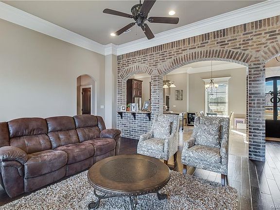 5th image of 688 Dumaine Dr