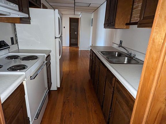 2nd image of 104 N Shoe Ln #200-5