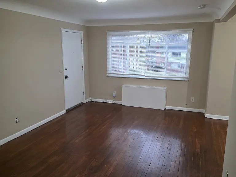 2568 Westwood Northern Blvd #3 — Photo 8