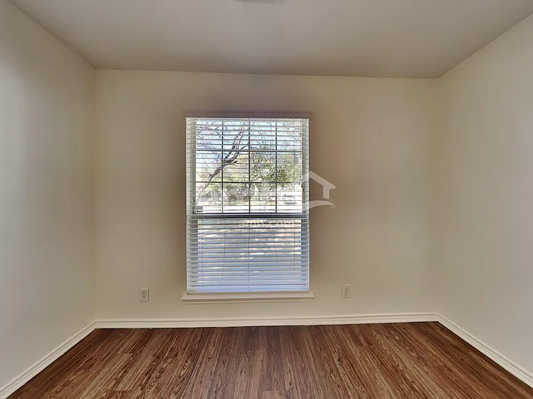 10622 Axis Xing — Photo 18