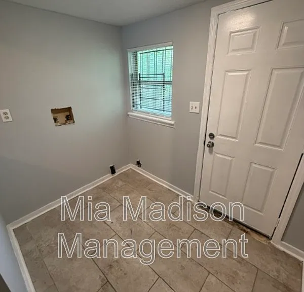 1415 Richards St — Photo 8
