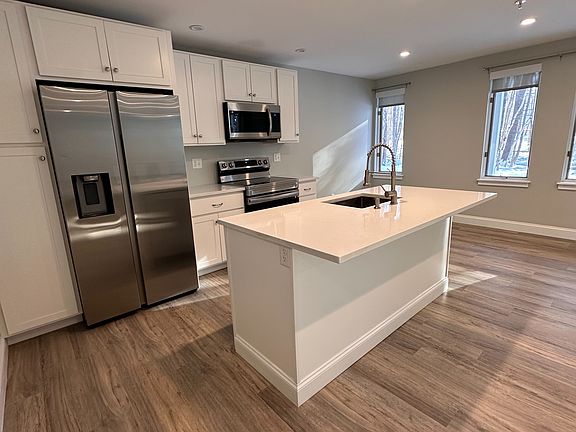 5th image of 2 Village Green Dr #104