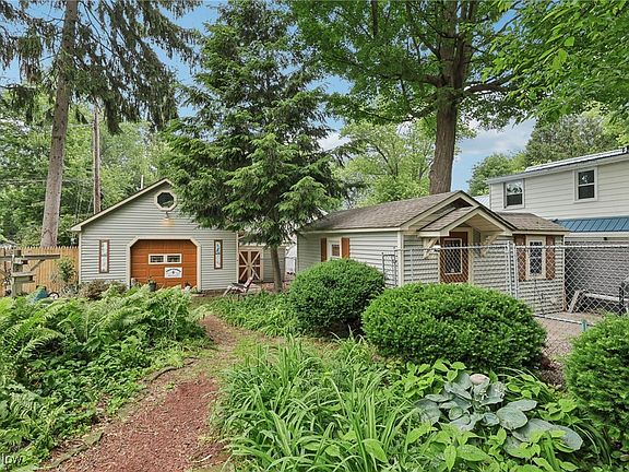 3rd image of 6195 Selkirk Dr
