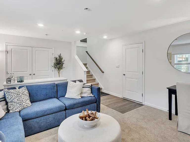 1090 Meadowlark Dr — Photo 9
