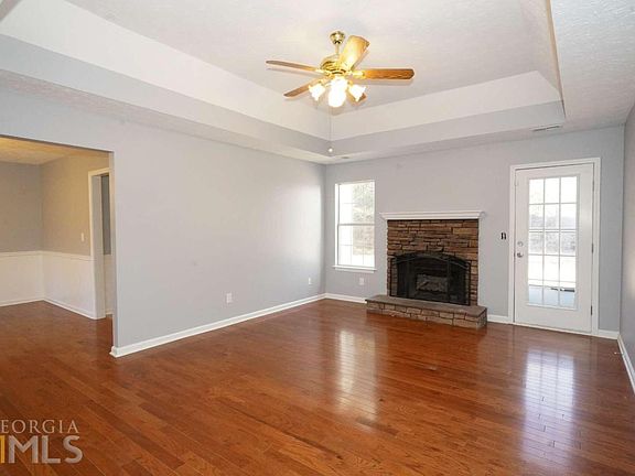 3rd image of 105 N Knights Circle E