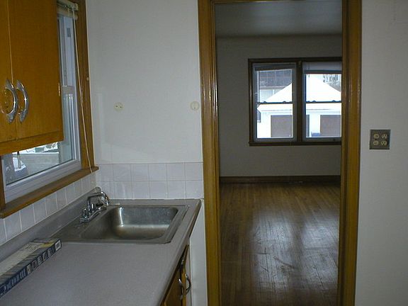 kitchen to living room, empty