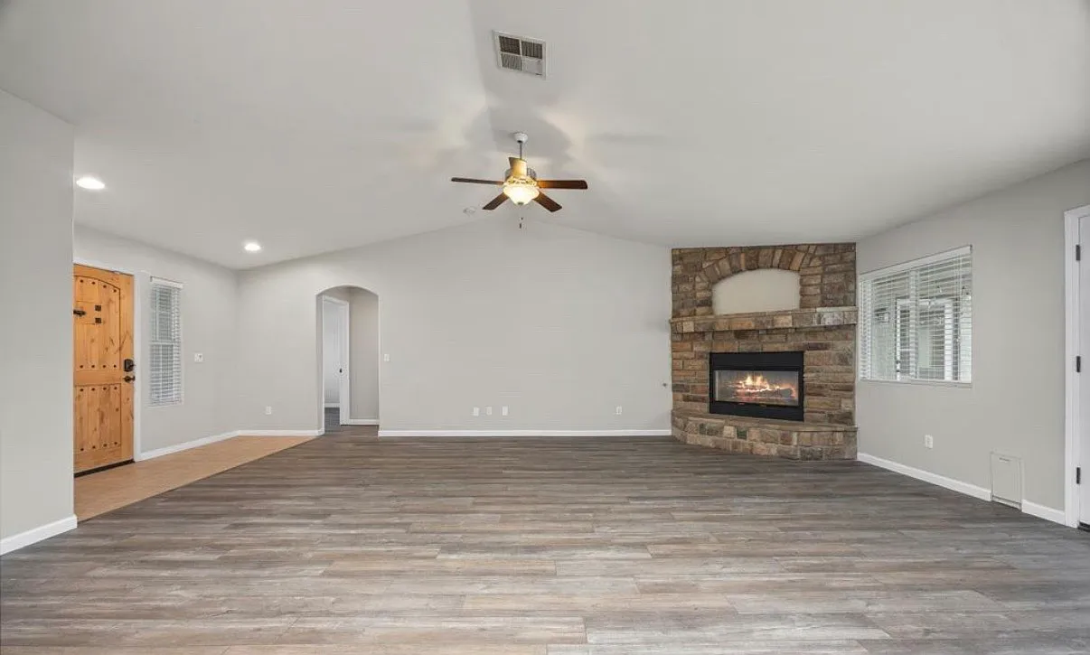 4 bed, 1882 sqft, $2,800 — Photo 3