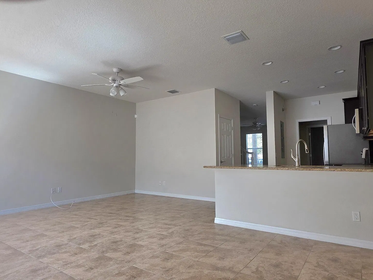 3 bed, 2.5 bath, 1890 sqft, $4,250 — Photo 4