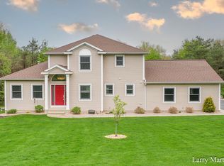 2115 Hilltop View Dr, Dorr, MI 49323