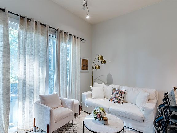 5th image of 537 Liberty Hl APT 2
