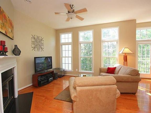Family Rm w/ Gas FP