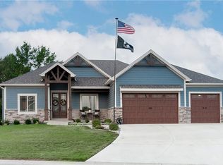 1 Dakota Cir, Lake Winnebago, MO 64034