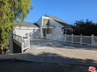 21443 Iglesia Dr, Woodland Hills, CA 91364