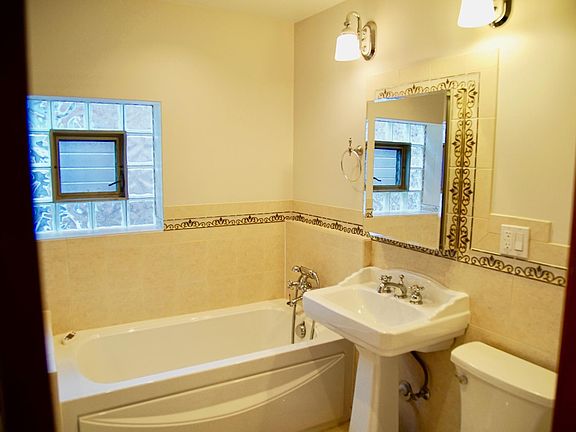 5th image of 5546 S Sawyer Ave #2