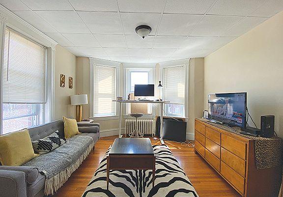 2nd image of 257 Washington St #2L
