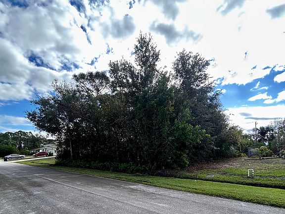 4th image of 1540 Salazar St SE