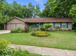 349 Sycamore Ln, Machesney Park, IL 61115