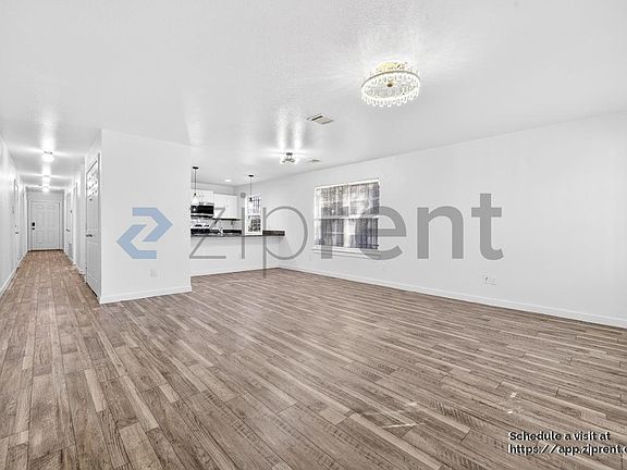 2nd image of 3226 Navaro St