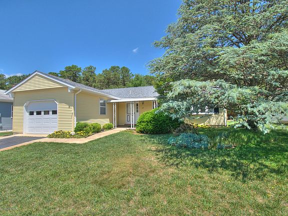 2nd image of 37 Doral Dr