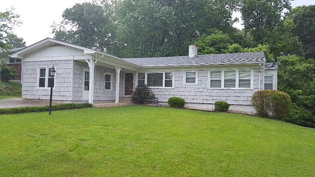 1st image of 709 Windsor Ln
