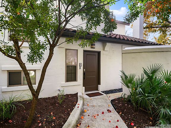 2nd image of 208 GRANDVIEW PL #8