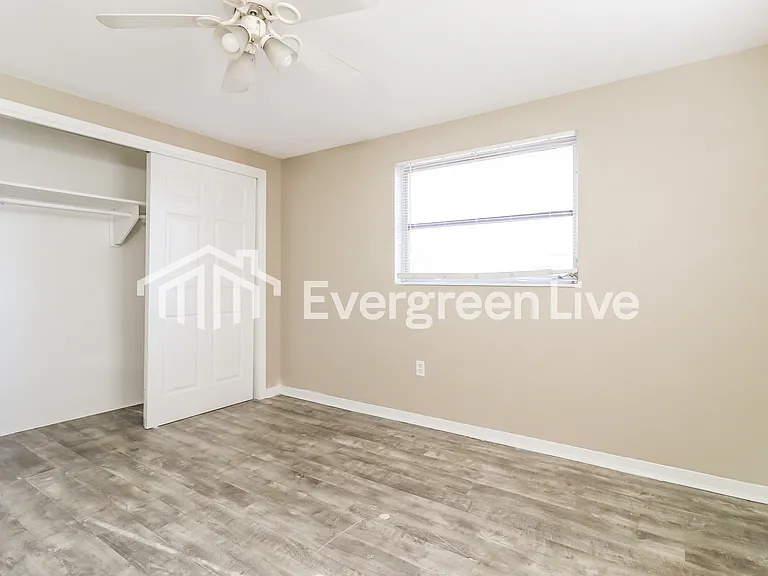 4920 Phoenix Ave — Photo 9