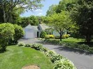 111 Vanderbilt Blvd, Oakdale, NY 11769