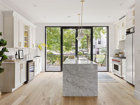 5th image of 652B Lafayette Ave