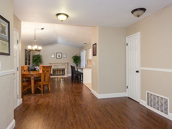 2nd image of 3241 Oriole Way