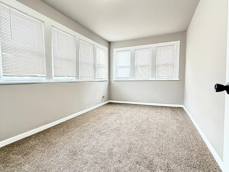 9446 S Wabash Ave — Photo 16