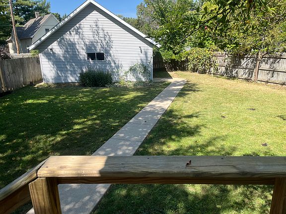3rd image of 1611 NE Glen Oak Ave