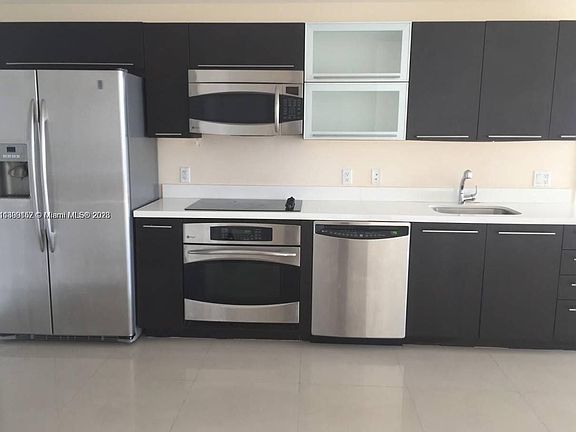 3rd image of 90 SW 3rd St APT 3910