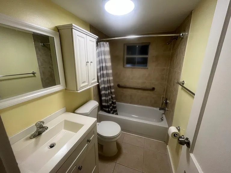 209 2nd St #1 — Photo 4