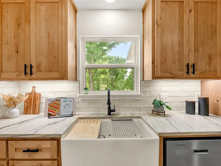 90 Coolcrest Dr — Photo 6