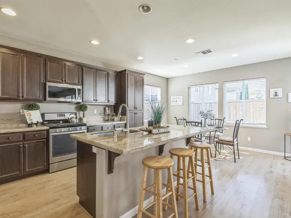 1135 Dartmouth Circle, Dixon, CA 95620