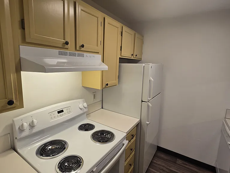 Isherwood Apartments — Photo 4