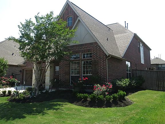 Showing the Beautiful Landscaping