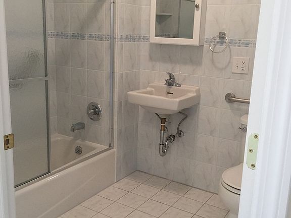 5th image of 2620 23rd Ave