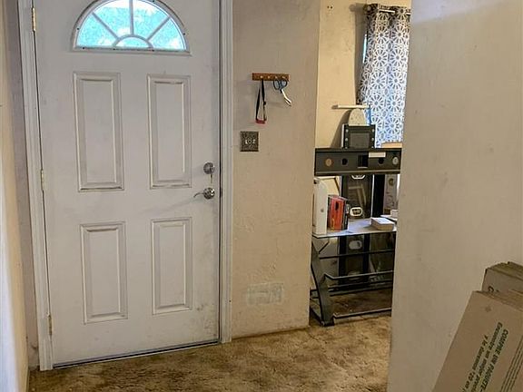 4th image of 808 Mark St