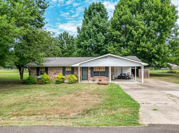 447 E Countiss St, Bruce, MS 38915