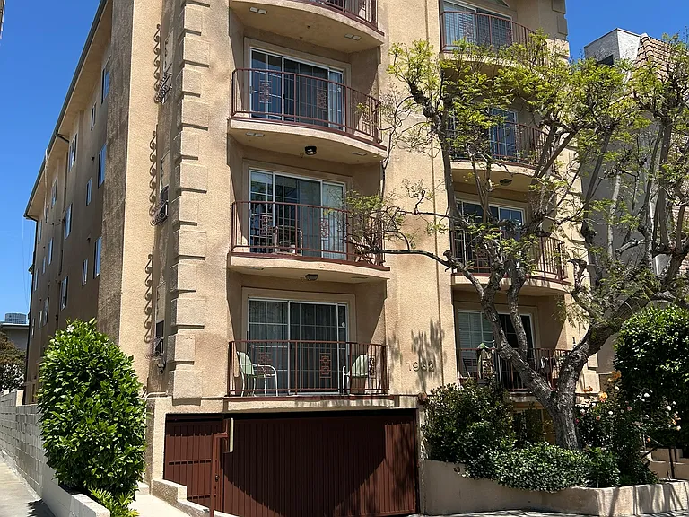 1932 Pelham Ave #301 — Photo 15