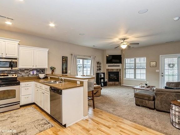 5th image of 407 Cambria Dr