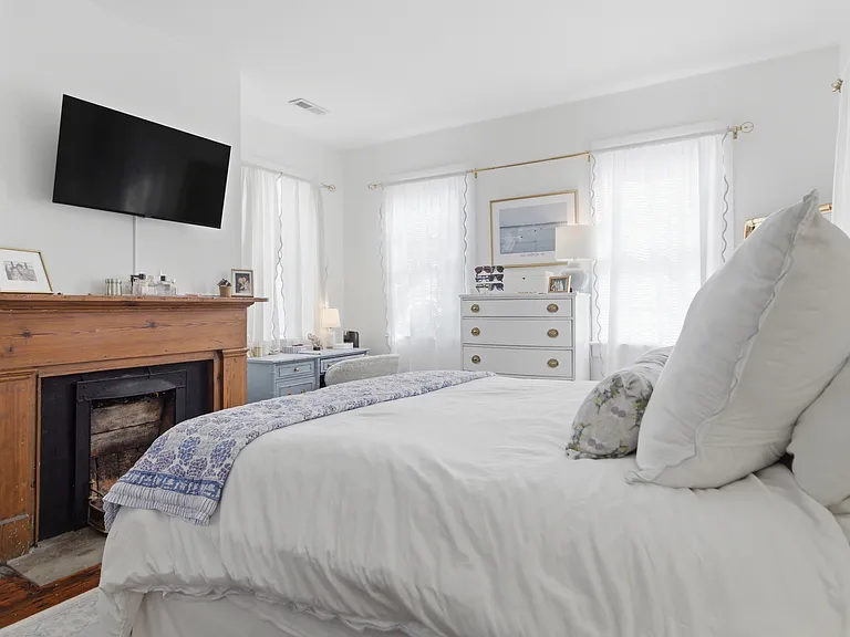 21 Felix St #B — Photo 9
