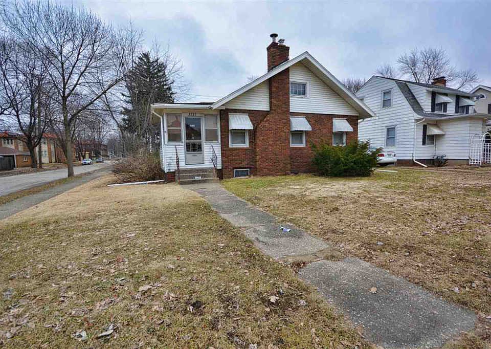1st image of 2221 Douglas St