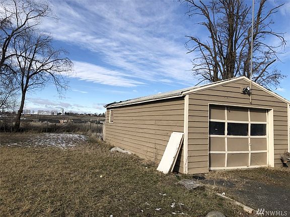 2nd image of 722 N Grape Dr