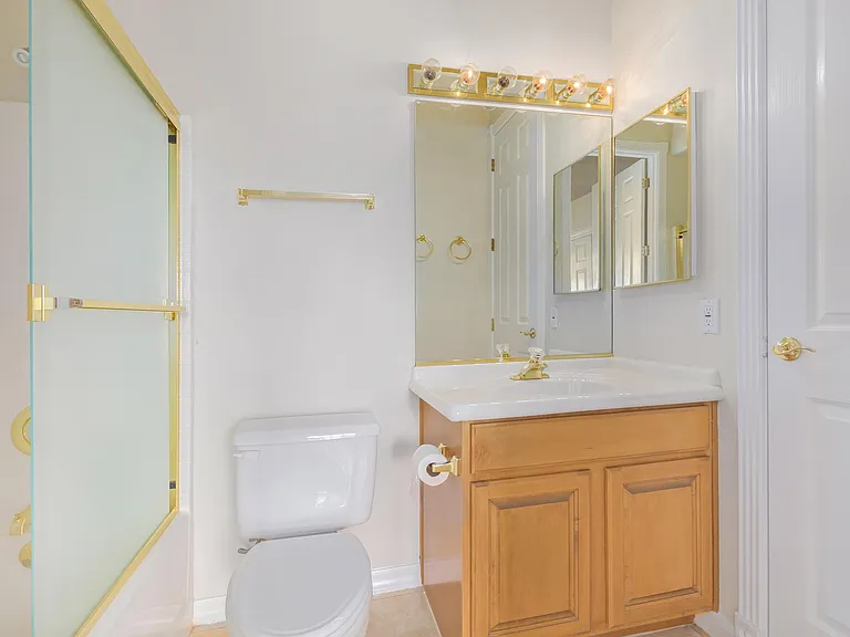 Bedroom 2 ensuite bath