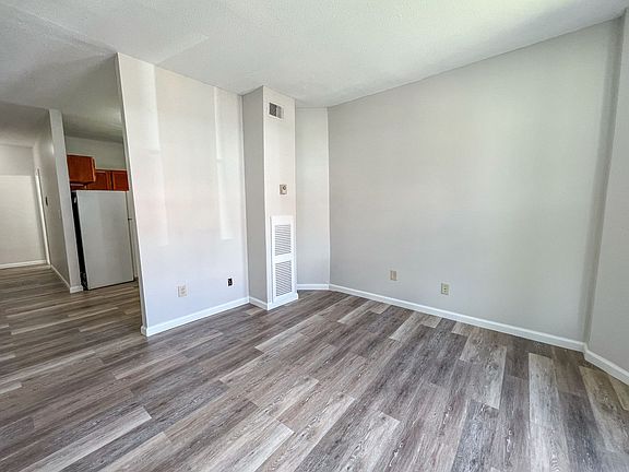 3rd image of 422 Garden St #1