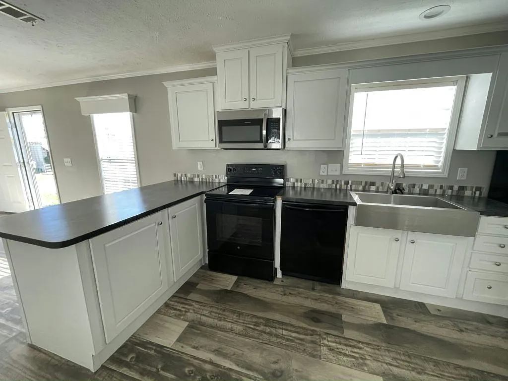 3 bed, 2.0 bath, 1029 sqft, $1,399 — Photo 3