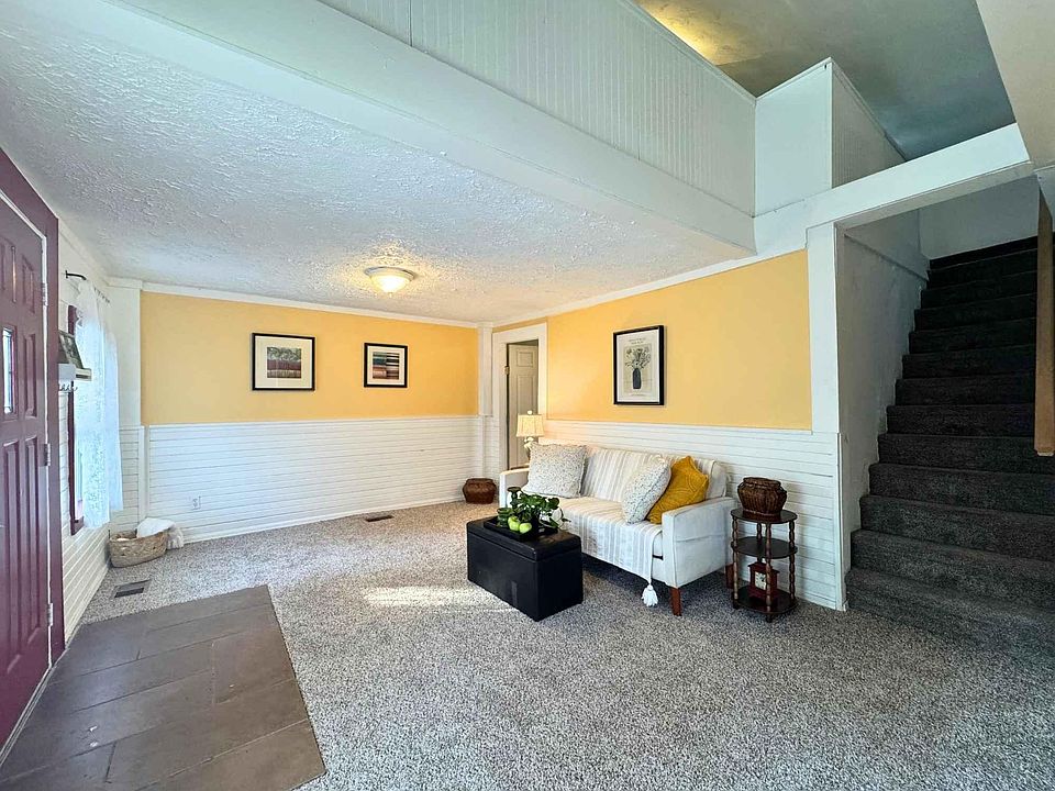 220 N East St, photo 2